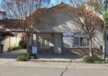 CHALET 3 AMB CON DEPENDENCIA, PARQUE Y GARAGE - ZONA: VILLA PRIMERA