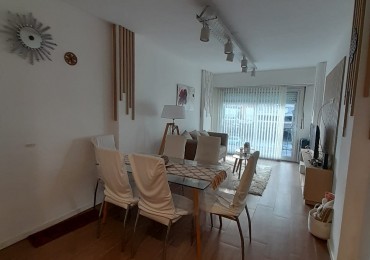 DEPARTAMENTO * APTO CREDITO * 3 AMB. AL FRENTE, CON BALCON Y PATIO - ZONA: PLAZA COLON